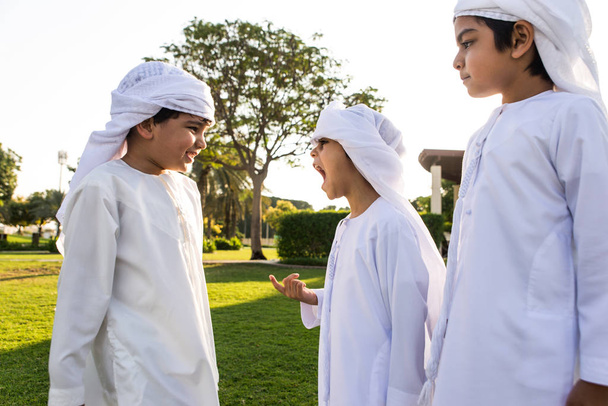 Group of middle eastern kids in Dubai - Foto, imagen