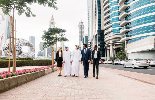 Group of businessmen in Dubai - Fotoğraf, Görsel