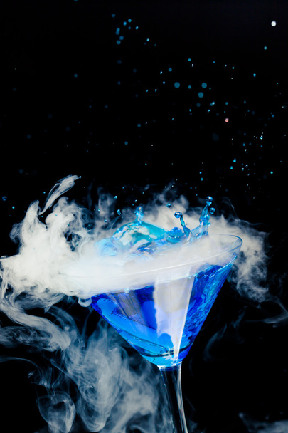 blue cocktail with splash and ice vapor - Photo, Image