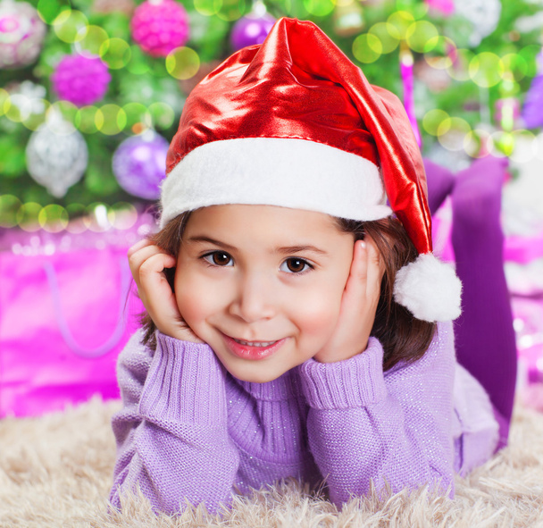 Little girl near Christmas tree - Fotó, kép