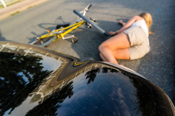Woman has a Bicycle accident - Fotografie, Obrázek