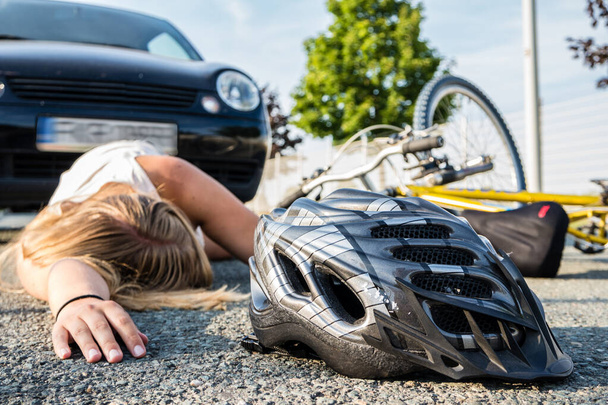 Bicycle accident with a young woman - Photo, Image