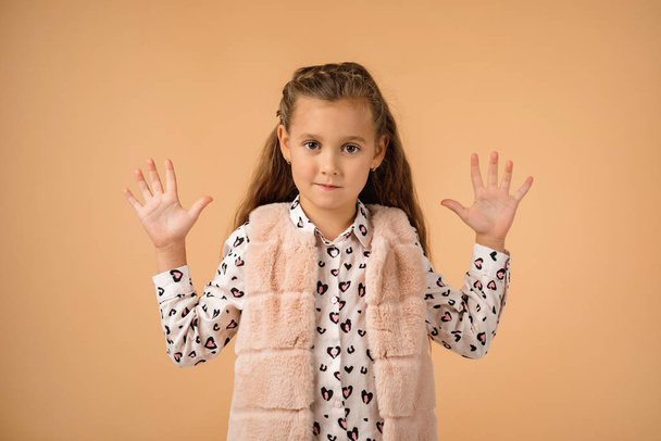 Cute smiling little child girl raising her hands up - Фото, зображення