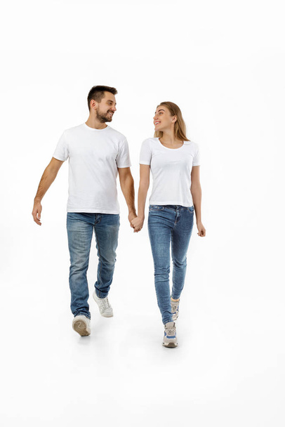 couple in casual outfit walking forward - Φωτογραφία, εικόνα