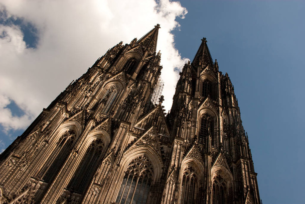 vue panoramique sur l'architecture majestueuse de la cathédrale - Photo, image