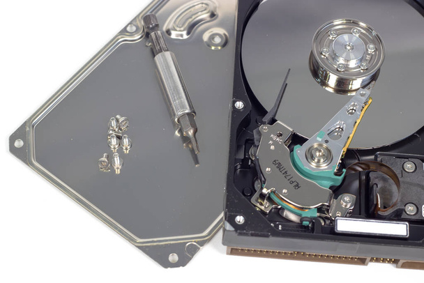Rozeberte pevný disk z počítače, pevný disk se zrcadlovým efektem pevný disk z počítače, pevný disk se zrcadlovým efektem Část počítače, detailní Hdd - Fotografie, Obrázek