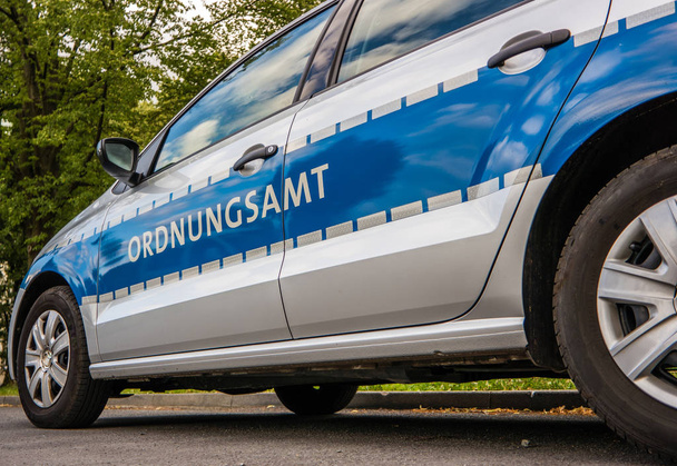 Német autó "Ordnungsamt" háttér - Fotó, kép