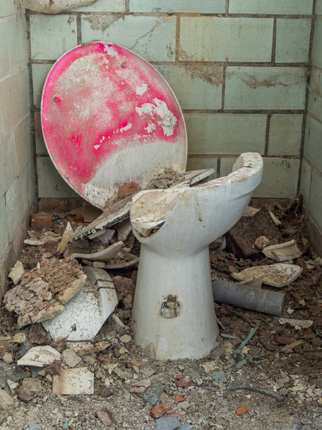Зламаний старий туалетний фон
 - Фото, зображення