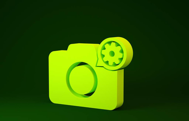 gelbe Fotokamera und Ausrüstungssymbol isoliert auf grünem Hintergrund. Anpassung App, Servicekonzept, Einstellungsmöglichkeiten, Wartung, Reparatur, Reparatur. Minimalismus-Konzept. 3D Illustration 3D Renderer - Foto, Bild