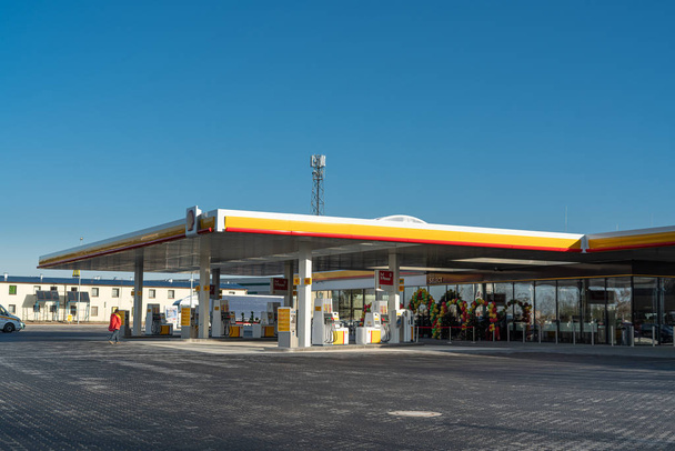 Katy Wroclawskie, Poland  December 20, 2019: Official big opening of Shell gas station.  - Φωτογραφία, εικόνα
