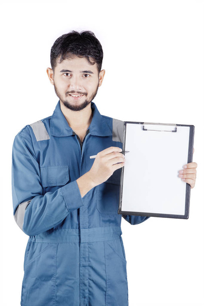 Mechanic showing empty clipboard - Photo, image