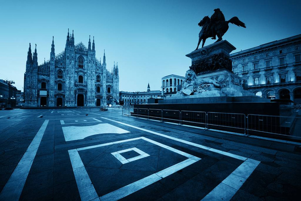 Milanon katedraalin aukio
 - Valokuva, kuva