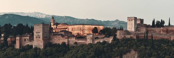 Granada Alhambra panoramisch uitzicht - Foto, afbeelding