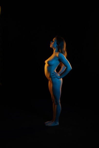 Sesja zdjęciowa modelki akrobatki - Zdjęcie, obraz