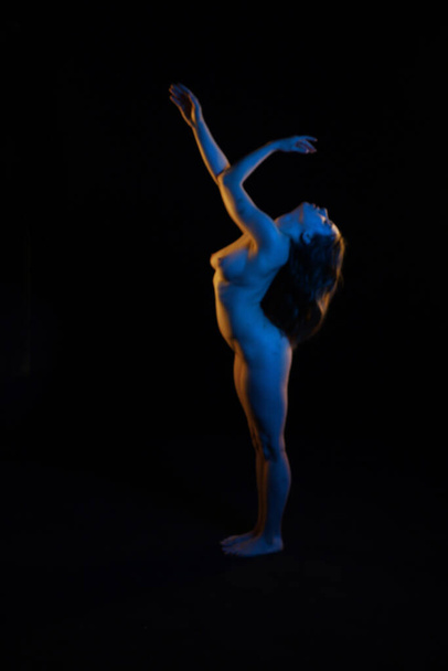 Photoshoot of a acrobat model - Φωτογραφία, εικόνα
