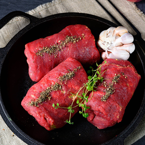 raw beef roulades prepared for cooking - Foto, afbeelding