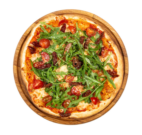 Pizza fina clássica com mussarela, tomates, sause de tomate e ar
 - Foto, Imagem