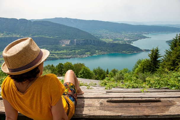 woman looks at Lake Annecy in summer - Fotoğraf, Görsel