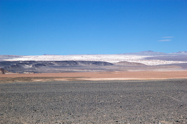 アルゼンチンのプナ・デ・アタカマ火山のカラチ・パンパ火山の溶岩原 - 写真・画像