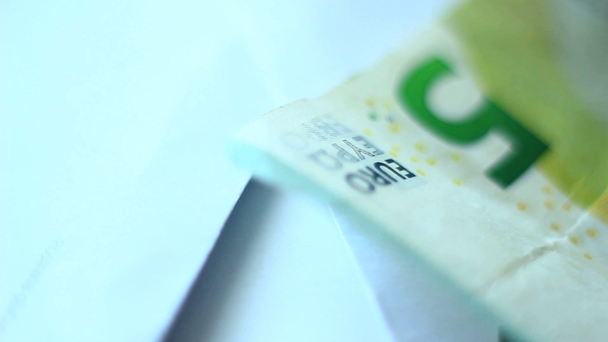 Papír Euro pénz és néhány érme. Gazdasági koncepció. - Felvétel, videó