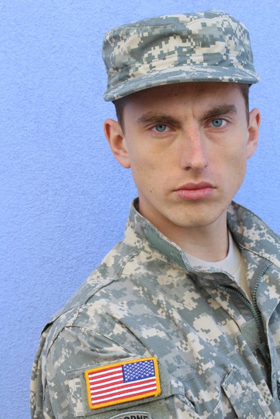 Sotilaallinen valkoihoinen terve armeija mies muotokuva
 - Valokuva, kuva