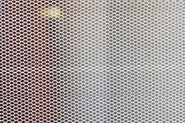 Λευκό μεταλλικό πλέγμα με μικρά κύτταρα. Βιομηχανικό υπόβαθρο - Φωτογραφία, εικόνα