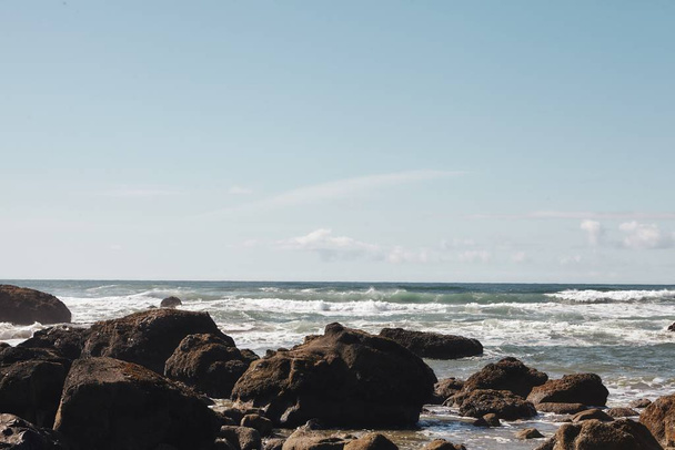 Scenery of rocks at the coastline of the Pacific Northwest in Cannon Beach, Oregon - Valokuva, kuva