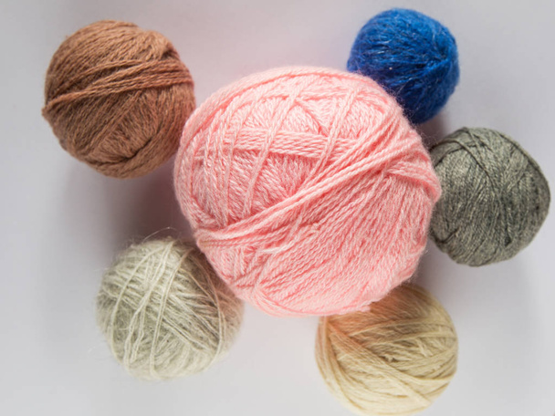 balls of wool threads of different colors and sizes, for knitting - Foto, afbeelding