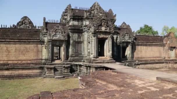 Angkor Wat, Kamboçya 'daki antik tapınağın manzaralı görüntüleri. - Video, Çekim