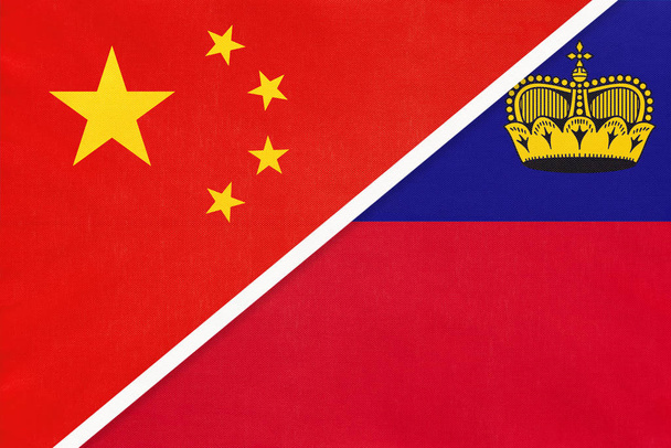 Čína nebo Prc vs Lichtenštejnsko národní vlajka z textilu. Vztah mezi asijskými a evropskými zeměmi. - Fotografie, Obrázek
