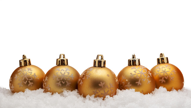Boules de Noël en or avec neige isolée sur fond blanc
 - Photo, image