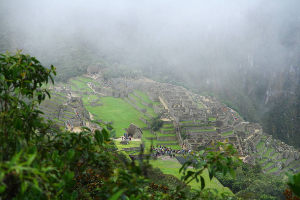 Machu Picchu Starożytne Miasto, Dolina rzeki Urubamba, Peru. Widok Machu Picchu, który jest XV wieczną cytadelą Inków, położony we wschodniej Cordillerze południowego Peru. - Zdjęcie, obraz