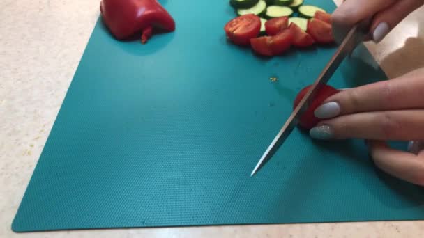 Cutting fresh red tomatos. Female chief cook chopping vegetables, cooking delicious fresh salad for lunch. Cook cut vegetables with a knife. Fresh tomato on a cutting board. - Footage, Video