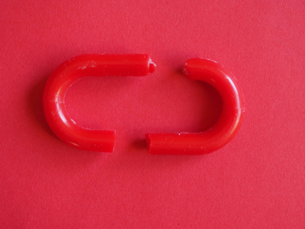red broken chain link symbol of freedom - Φωτογραφία, εικόνα