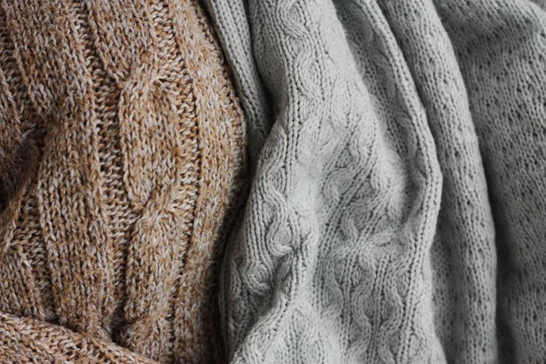Krásné pletené šedé a hnědé svetry makro - Fotografie, Obrázek