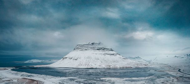 kirkjufell Berg im Winter, Island - Foto, Bild
