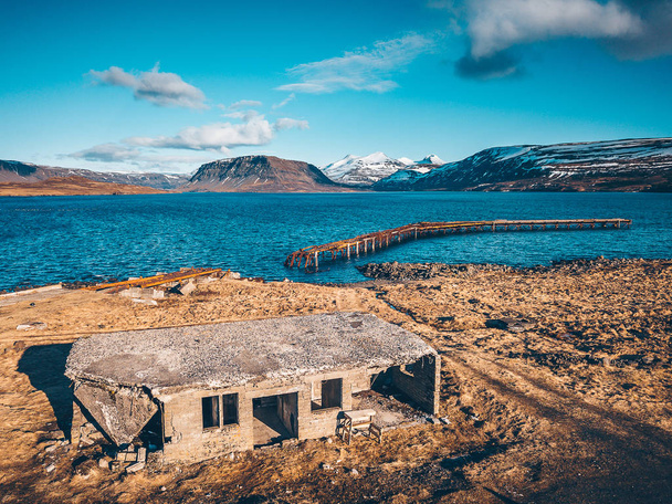 Hvammsvik granja abandonada en Islandia
 - Foto, Imagen