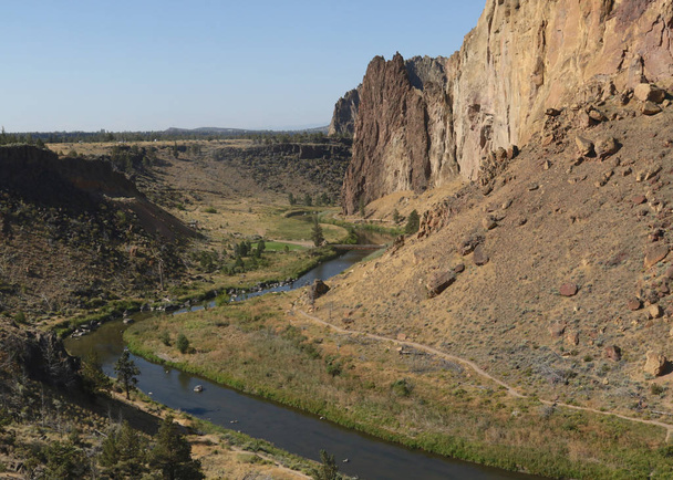 Río Cruzado, Parque Estatal Smith Rock, Oregón - Foto, imagen