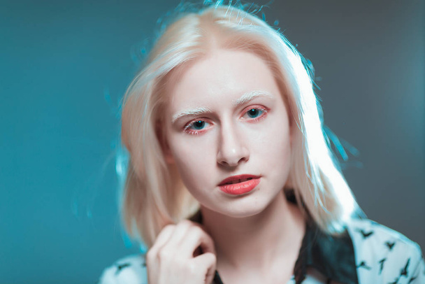 portrait of blonde albino girl in studio. - Foto, imagen