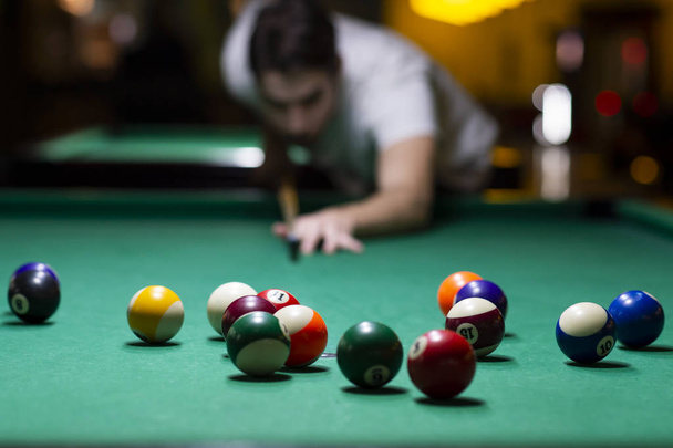 Young man playing pool in pub  - Foto, Imagen