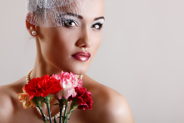 Beautiful woman with pink flower retro glamour beauty portrait - Zdjęcie, obraz