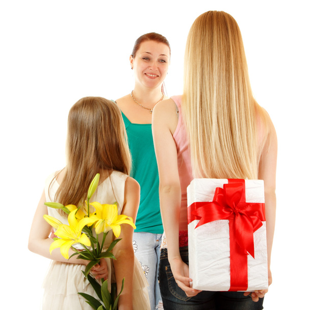 daughters send greetings and presents to mother - Photo, image