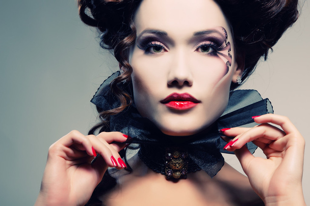 woman beautiful halloween vampire aristocrat - Foto, afbeelding