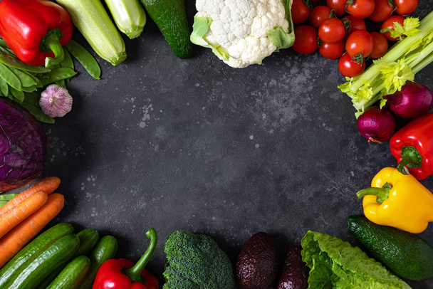 Healthy food, fresh raw organic vegetables, clean eating, vegetarian food concept background, top view - Foto, imagen
