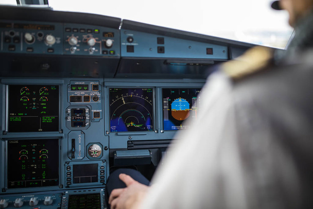 Pilot's hand accelerating on the throttle in  a commercial airliner airplane flight cockpit during takeoff - Fotoğraf, Görsel