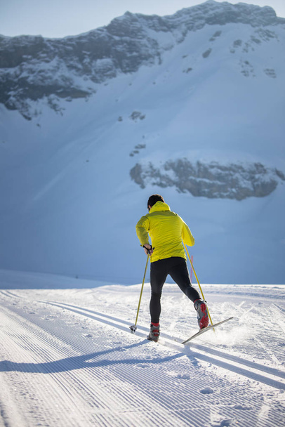 Cross-country skiing: young man cross-country skiing on a winter day - Fotoğraf, Görsel
