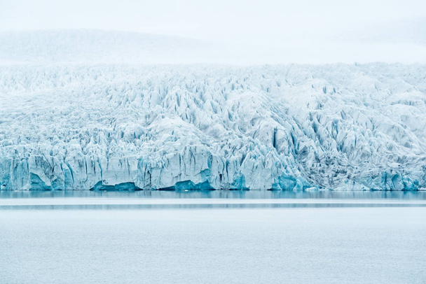 Fjallsarlon glacier lagoon in Vatnajokull National Park, Iceland - Foto, Imagen