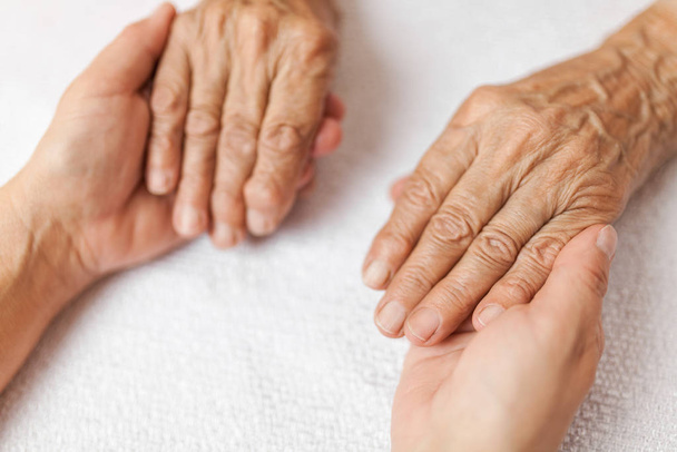 Providing care and support for elderly - Foto, Bild