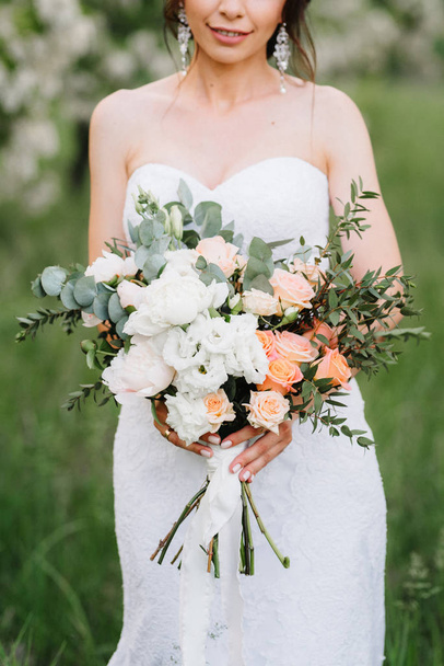 bridal bouquet with flowers, marriage flora - Foto, afbeelding