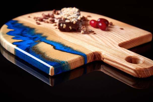 Exclusive painted art cutting board made of wood organic serving - Valokuva, kuva